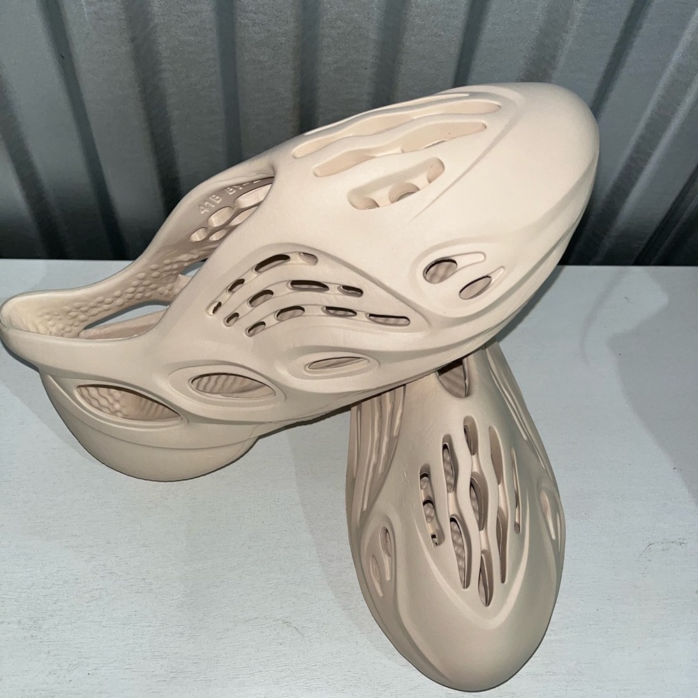 Size 8 water slides, summer beach